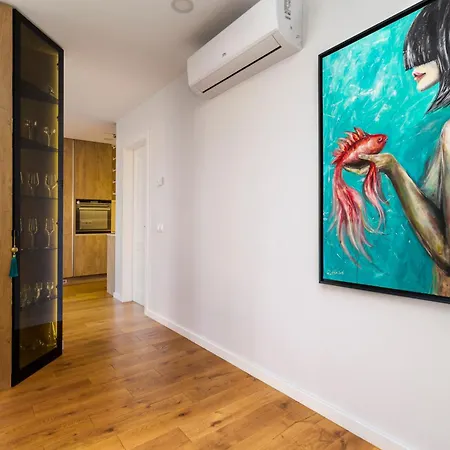 Elija Penthouse アパート